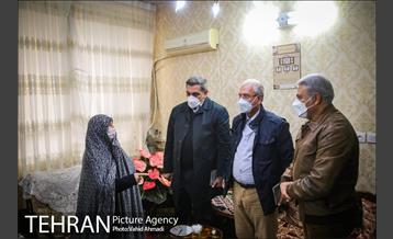 دیدار شهردار تهران با مادر شهیدان خالقی پور 22