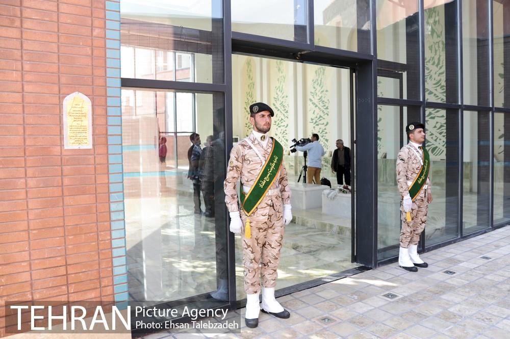 آیین افتتاح و بهره برداری از مسجد ٧٢ تن و یادمان ٦ شهید گمنام 1