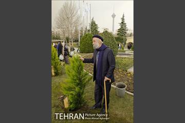 آیین درختکاری در بوستان گفتگو 18