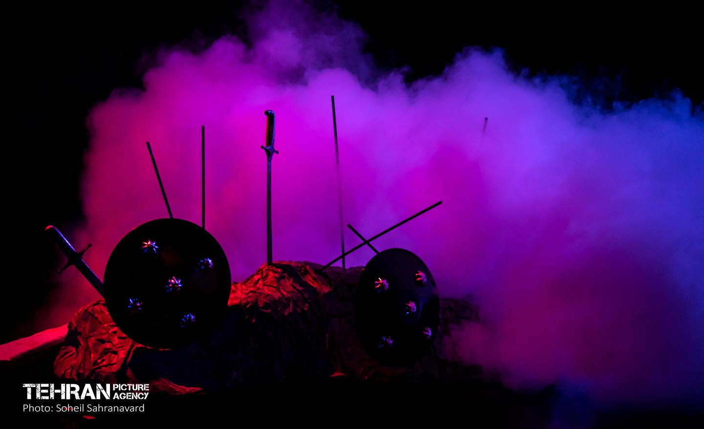 نمایش «سیب، فانوس، کشتی» 9