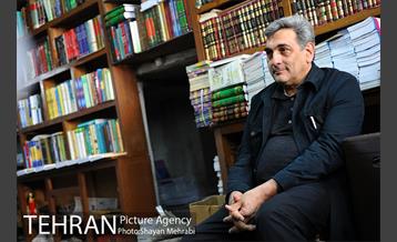 کتابگردی پیروز حناچی سرپرست شهرداری تهران در روز کتاب 7