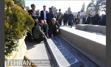 زیارت شهردار تهران از قبور شهدای دفاع مقدس 8