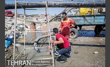 عملیات تخلیه آب از منازل مسکونی گمیشان 12