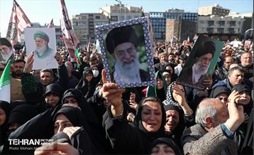 اجتماع مردم تهران در پی شهادت رهبر انقلاب - 2 37