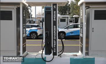 افتتاح ۳ ایستگاه شارژبرقی و رونمایی از تاکسی برخط 42