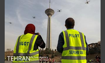 پروازدسته جمعی  پهپادها در برج میلاد تهران 25