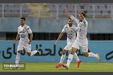 دیدار تیم های فوتبال پرسپولیس و آلومینیوم اراک 17