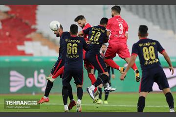 دیدار تیم های فوتبال پرسپولیس و نساجی مازندران 14