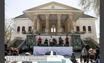 اجرای گروه موسیقی فانوس در باغ فردوس 22