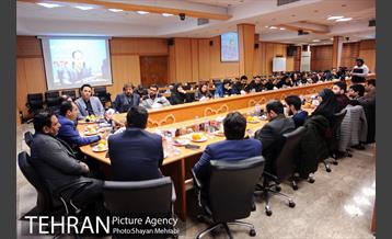 نشست صمیمانه رئیس مرکز ارتباطات شهرداری تهران با اصحاب رسانه 8