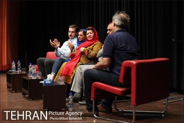 نقد فیلم زیر سقف دودی در فرهنگسرای ارسباران‎ 12