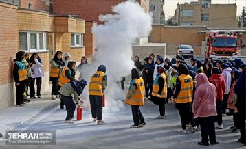 تمرین زلزله و ایمنی در منطقه ۲۲ 4