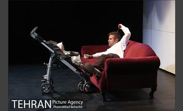 نمایش سه خواهر‎ 9