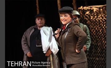 نمایش صبح یک روز لعنتی‎ 13