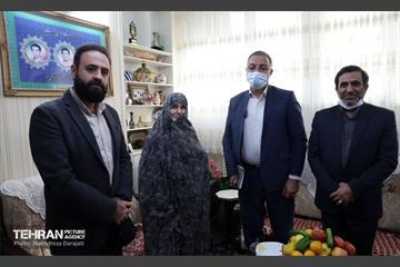 حضور شهردار تهران در منزل شهیدان خالقی پور 31