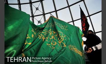 اهتزاز پرچم حرم حضرت معصومه (س) در برج میلاد 1