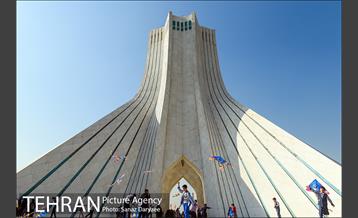 همایش زنگ تحرک و جشنواره بادبادک ها در میدان آزادی 21