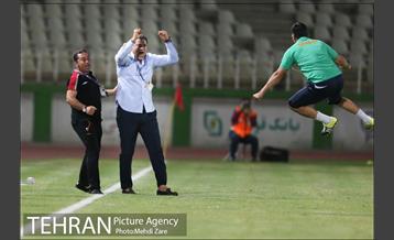 دیدار سایپا تهران و صنعت نفت ابادان در لیگ برتر فوتبال  1