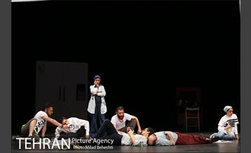 نمایش آوازهای سر شام‎ 15