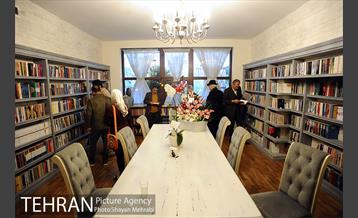 افتتاح «کافه کتاب ققنوس» در هفته کتاب 1