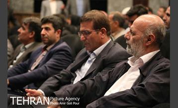 همایش نشست راه کارهای حفظ و نگهداشت انگیزش کارکنان در شرایط دشوار اقتصادی 13