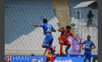 دیدار تیم های فوتبال استقلال و فولاد خوزستان