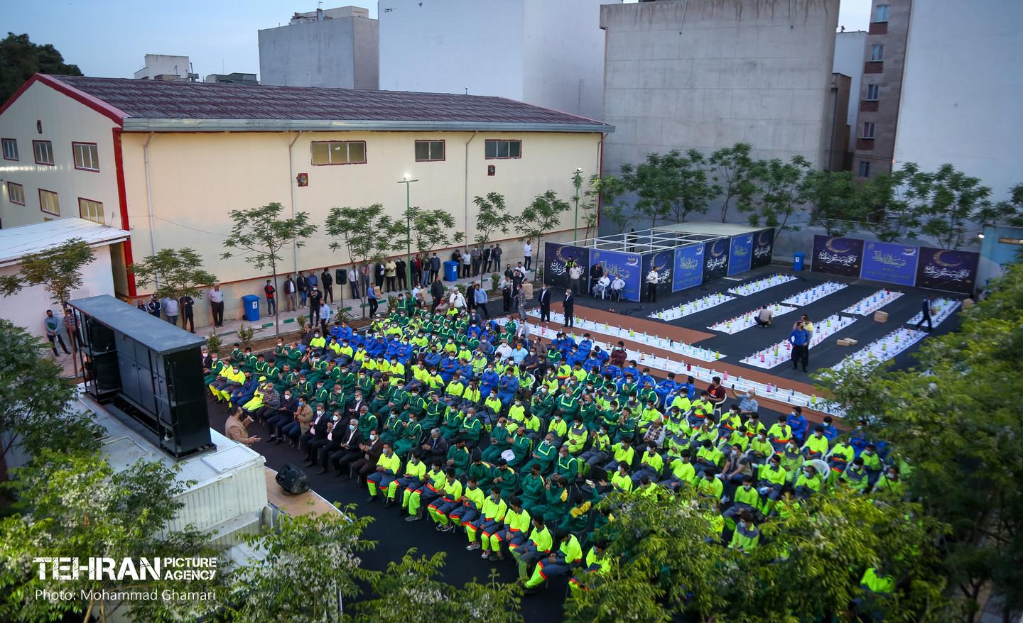 ضیافت یک هزار نفری افطار شهرداری منطقه 10