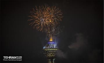 نورافشانی جشن پیروزی انقلاب اسلامی در برج میلاد 20