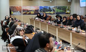 نشست هم‌اندیشی بانوان تاکسیران سرپرست خانوار 18