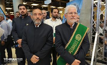 اهتزاز پرچم سبز رضوی بر فراز برج پرچم ایران 29