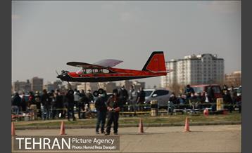 پرواز مدل ها بر فراز آسمان پایتخت 24