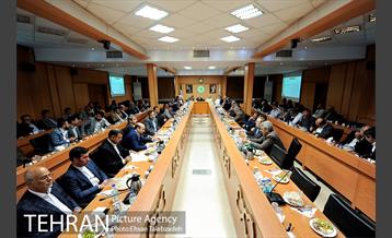 جلسه شورای معاونین و مدیران شهرداری تهران با حضور قالیباف 6