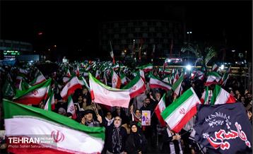 مراسم وداع با شهدای ناوشکن دنا در میدان ولیعصر(عج)