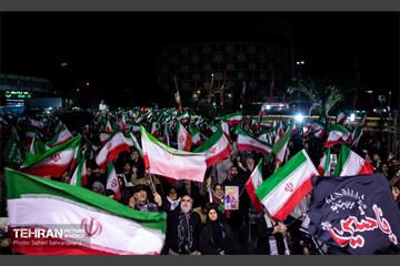 مراسم وداع با شهدای ناوشکن دنا در میدان ولیعصر(عج)