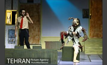 نمایش خوشبختی های کوچک سوسک شدن‎ 11