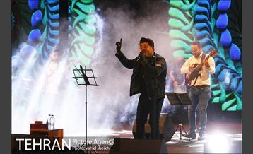 کنسرت آنلاین مهدی یغمایی 21