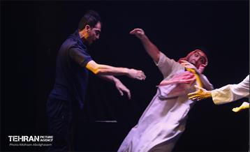 نمایش آیینی خانه ای از گل و اندوه 18