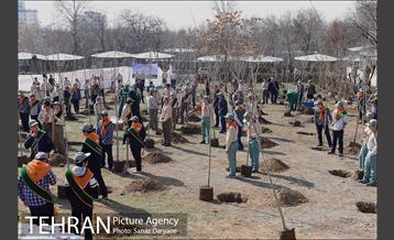 آیین درختکاری با حضور دکتر بطحایی وزیر محترم آموزش و پرورش 27