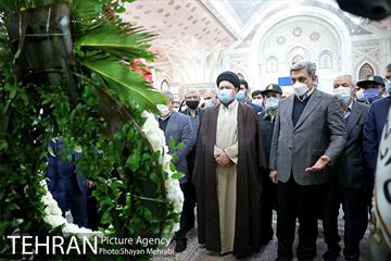 تجدید میثاق شهردار تهران و مدیران شهری با بنیانگذار انقلاب اسلامی 46