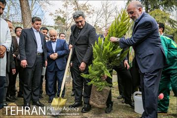 آیین کاشت درخت در بیمارستان شریعتی توسط شهردار تهران 23