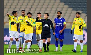 دیدار تیم‌های فوتبال استقلال و صنعت نفت آبادان  32