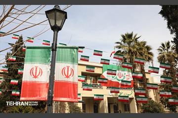 آذین بندی معابر منطقه 13 به مناسبت دهه فجر 7