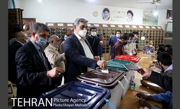 حضور شهردار تهران در انتخابات 1400