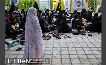 یک لقمه مهربانی در امام زاده علی اکبر 4