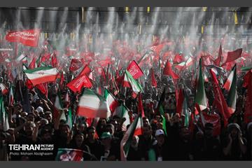 اقامه نماز بر پیکر آقای شهید ایران - 1 63