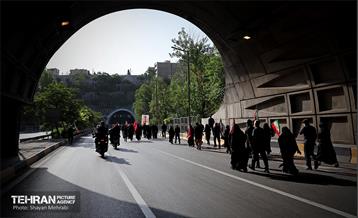 اقامه نماز بر پیکر آقای شهید ایران - 3 35