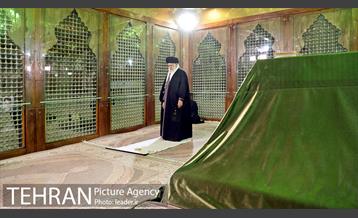 حضور رهبر انقلاب در مرقد مطهر امام راحل و گلزار شهدای بهشت زهرا 1