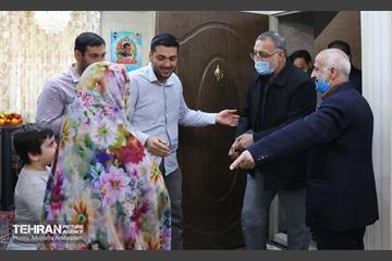 حضور شهردار تهران در منزل خانواده شهید عبدالله باقری 1
