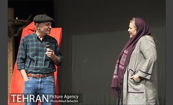 رونمایی از کتاب نمایشنامه زنانی که به بزها خیره شده اند 14