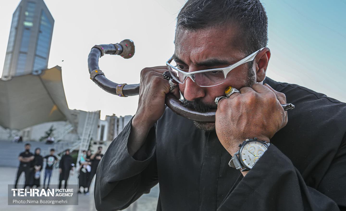 کاروان سنج و دمام زنی با حضور خادمین حرم مطهر رضوی